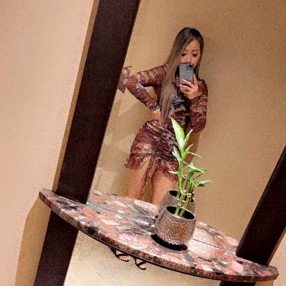 See thru Fashion Nova scrunch dress - Picture 2 of 2